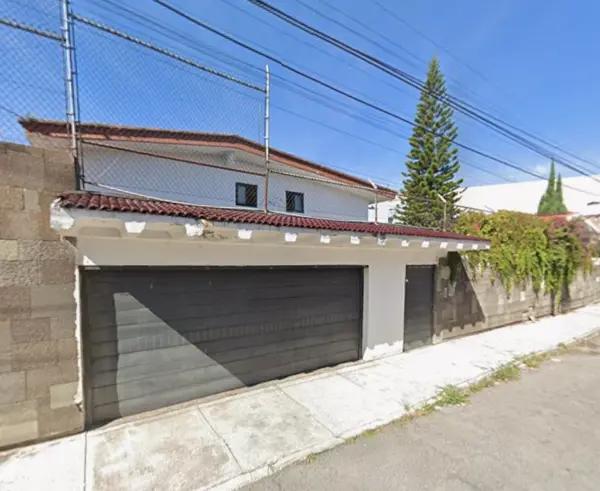 Casa en Remate en Villa Carmel, Puebla, 5 Recámaras y Amplio Terreno