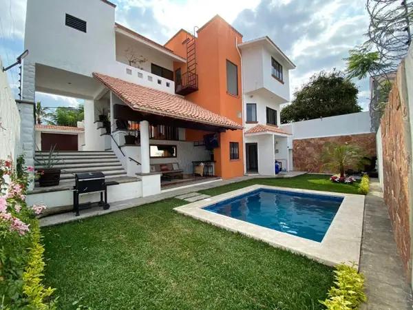 ?? CASA CON ALBERCA Y JARDÍN EN VENTA EN LOMAS DE TETELA, CUERNAVACA ??