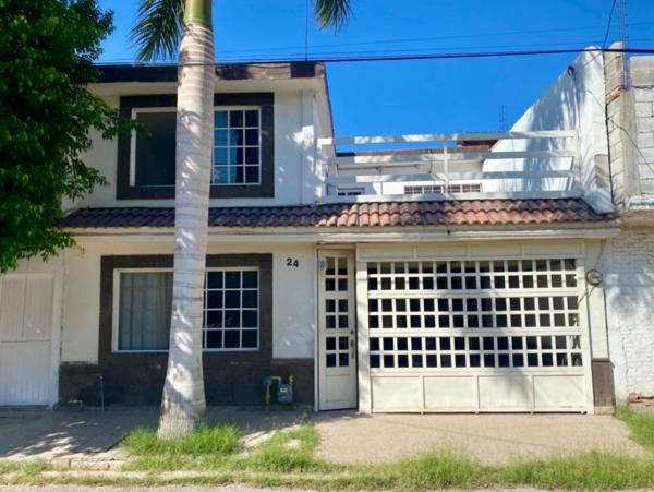 Casa en Venta en La Fuente, Torreón - Amplia y Bien Ubicada