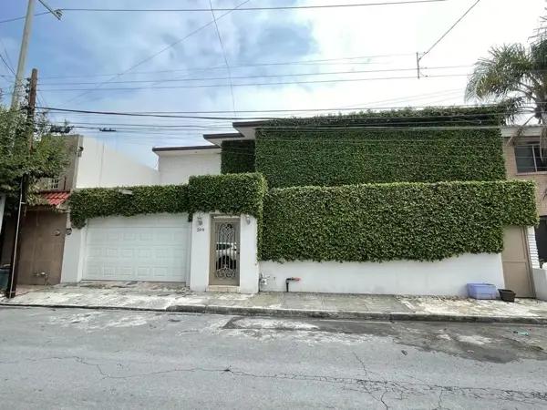 CASA EN VENTA EN FRACCIONAMIENTO LOLYTA EN GUADALUPE, ZONA LINDAVISTA