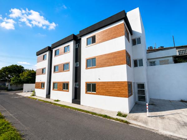DEPARTAMENTO EN VENTA EN PLANTA Y SEGUNDO NIVEL, EXCELENTE UBICACIÓN
