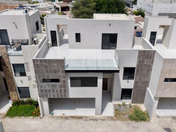 Casa nueva al norte de Saltillo | 3 Recámaras, 3 Niveles y Roof Top