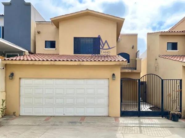 Casa en Remate en Ensenada, Baja California: Amplia, Bien Ubicada, a 20 min de la playa mas cercana.