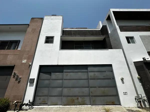 CASA EN VENTA EN CALZADA ANAHUAC SECTOR ESPAÑOLA, ESCOBEDO