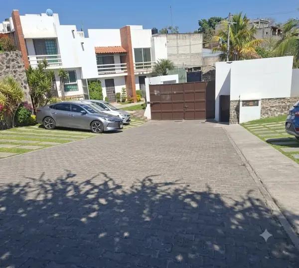 Casa en Venta en Condominio con Amenidades en Tres de Mayo, Emiliano Zapata