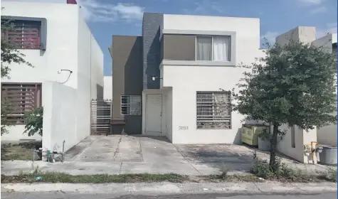 CASA EN FRACCIONAMIENTO RELATIVAMENTE NUEVO EN APODACA (SANTA SOFIA 2o. SECTOR)