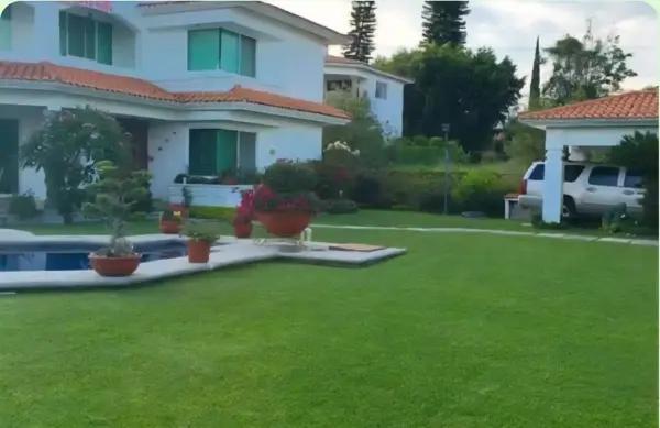 RENTA ANUAL, MAGNÍFICA UBICACIÓN, CUATRO RECÁMARAS.AMPLIO JARDÍN, AMUEBLADA.