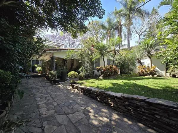 Casa en Vista Hermosa | Residencia Prácticamente en un Nivel con Bungalow y Acabados de Lujo