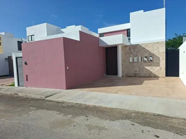 Casa de 2 niveles en Venta en Conkal, Yucatán