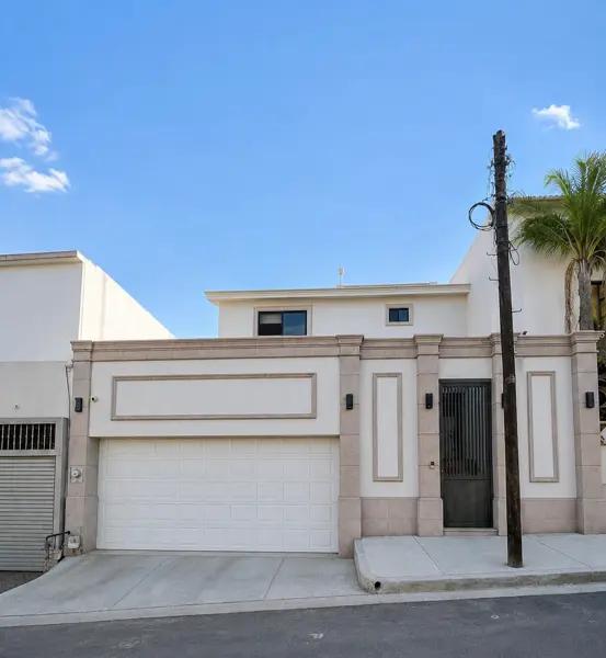 Hermosa Casa en Venta en Cumbres 4º Sector, Monterrey