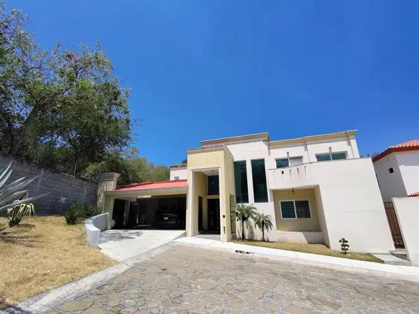 VIVE EN EL CORAZÓN DE SANTIAGO | CASA EN VENTA EN EL PUEBLITO