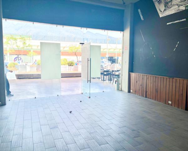 Local  en renta en plaza comercial en Valle Poniente