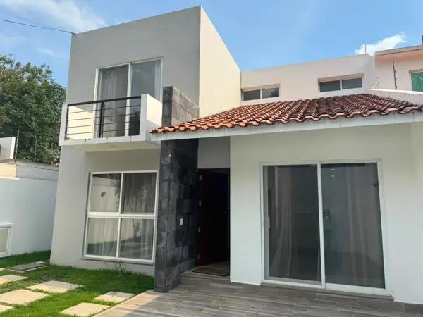 VENDO CASA NORTE CUERNAVACA CERCA DE UNIVERSIDAD