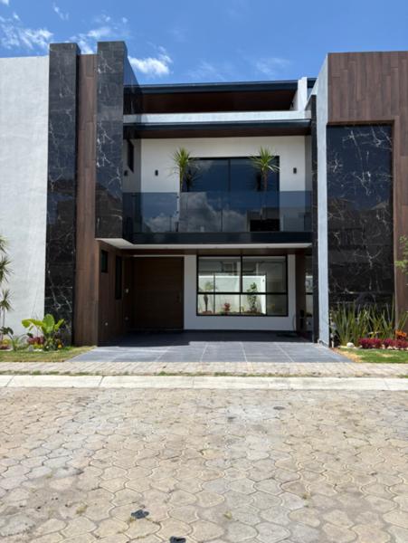 Casa en venta en Puebla Lomas de Angelópolis 5 recámaras con baño parque sonora