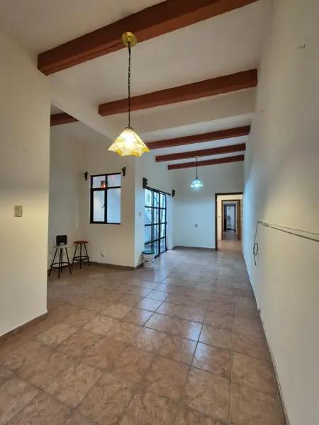 RENTA - CASA EN SAN JUAN DE GUADALUPE