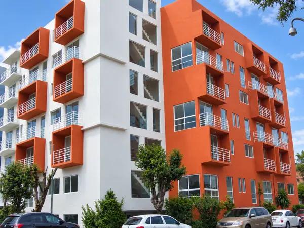 Exterior, 2 balcones y estacionamiento: departamento de 2 recámaras en Zacahuitzco