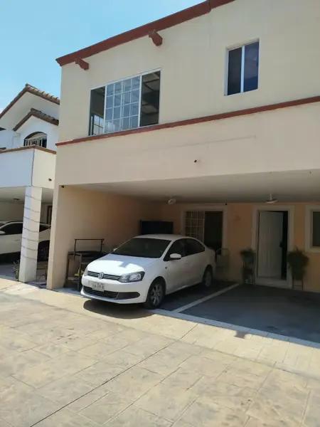 CASA EN VENTA SANTA CATARINA
