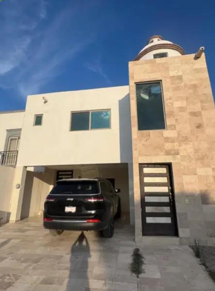 Casa en venta en Senderos, Puerta de Alcalá. Amplia, equipada y con excelente ubicación. $2,300,000