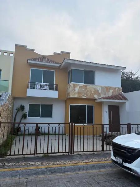 Casa en Venta en Medellín de Bravo, con Alberca y Cocina Integral