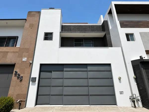 CASA EN VENTA EN CALZADA ANAHUAC SECTOR ESPAÑOLA, ESCOBEDO