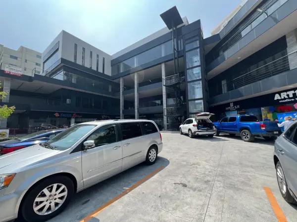 LOCAL COMERCIAL EN RENTA AVENIDA FUNDADORES ZONA SAN PEDRO GARZA GARCÍA