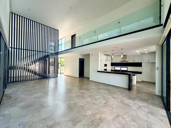 Casa en venta en esquina privada nortemerida