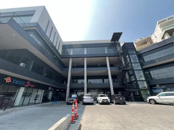 LOCAL COMERCIAL EN RENTA AVENIDA FUNDADORES ZONA SAN PEDRO GARZA GARCÍA