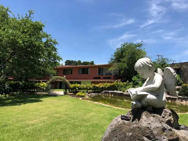 Propiedad en Venta | Espectacular Jardín con Cascada y Gran Potencial