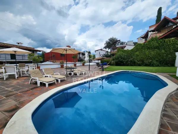 CASA EN RENTA, EN EL CENTRO DE VALLE DE BRAVO