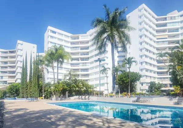 Departamento en zona dorada.