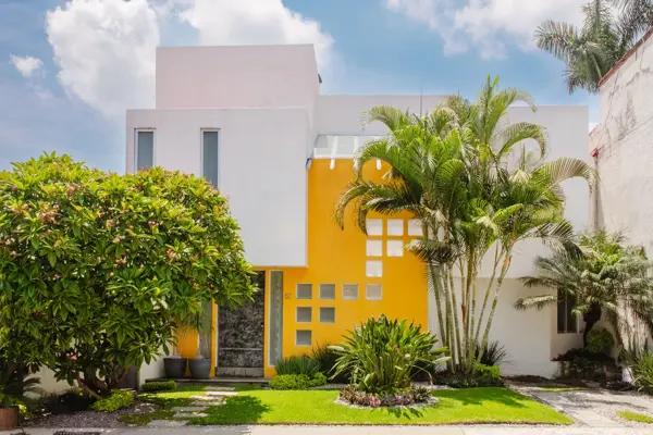 Venta de casa en fraccionamiento en colonia junto al rio en Temixco