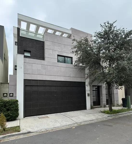 Se VENDE CASA en Bosques de las Cumbres