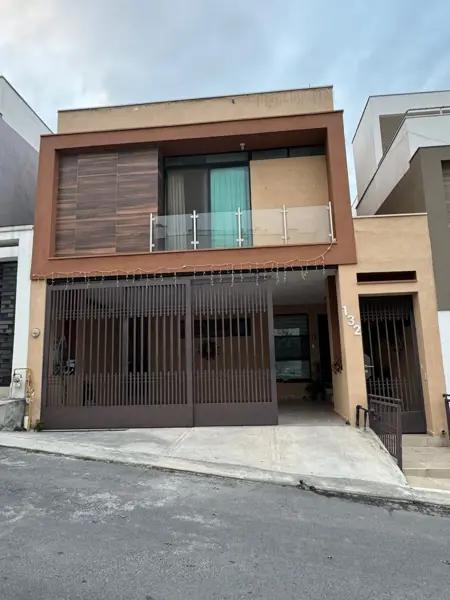Se VENDE CASA en CUMBRES ALLEGRO