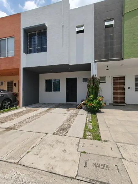 Casa en Renta en Parques del Bosque, San Pedro Tlaquepaque - Con Cocina Integral y Jardin Casa en Renta en Parques del Bosque, San Pedro Tlaquepaque - Con Cocina Integral y Jardin