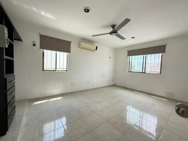 Casa SOBRE CALLE PRINCIPAL Ideal para Negocio