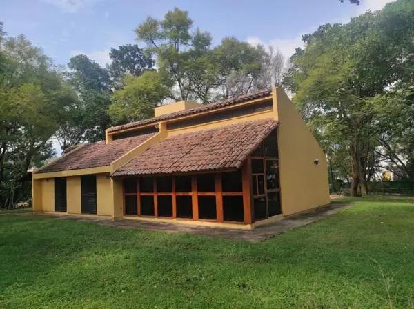 Preciosa Casa en un Nivel en Fraccionamiento Los Laureles, Col. Pradera, Cuernavaca Mor