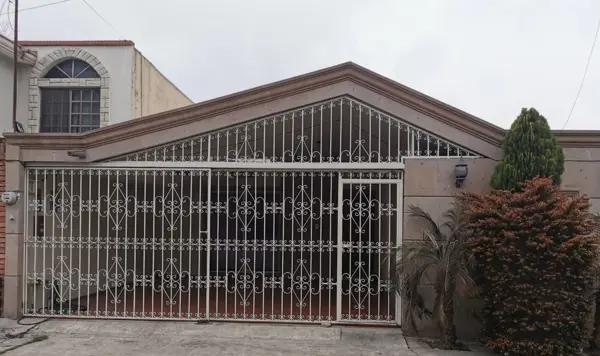 CASA EN RENTA EN RESID ANAHUAC, SUPER BIEN UBICADA A MEDIA CUADRA DE PLAZA COMERCIAL IMPORTANTE