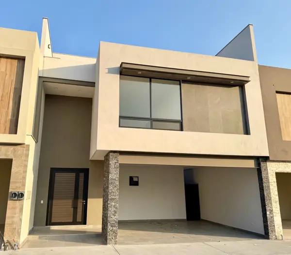 Casa en Venta en Los Cristales, Carretera Nacional, Monterrey, N. L.