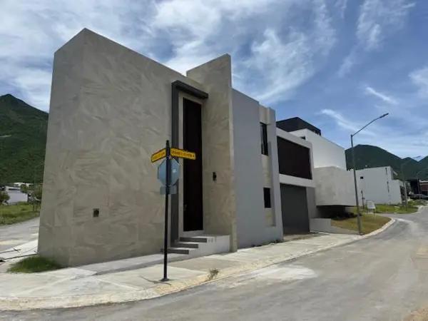 Casa en Venta en Carretera Nacional,  Bosques de las Misiones