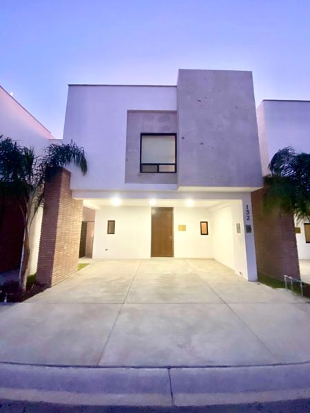 Casa en Venta en Ampliación Senderos, Torreón con Seguridad y Amenidades Casa en Venta en Ampliación Senderos, Torreón con Seguridad y Amenidades