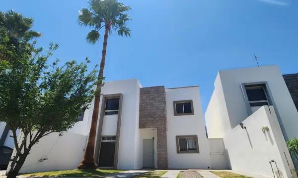 Casa en Venta en Residencial Senderos, Torreón - Ubicación Estratégica y Amplias Dimensiones Casa en Venta en Residencial Senderos, Torreón - Ubicación Estratégica y Amplias Dimensiones