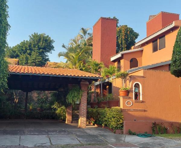 RENTA de CASA Fraccionamiento con cancha de tennis, albera y aréas verdes RENTA de CASA Fraccionamiento con cancha de tennis, albera y aréas verdes