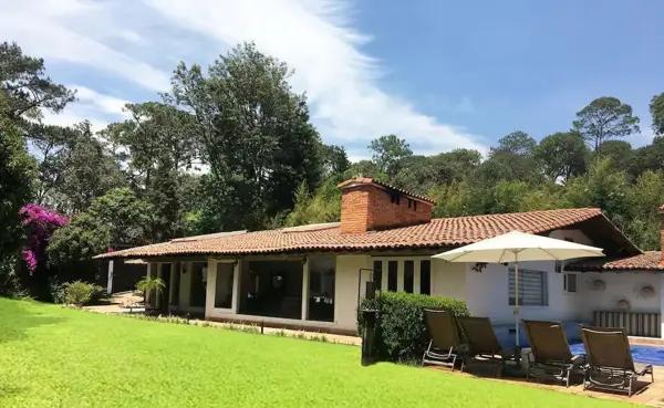 Casa en venta en Avandaro, Valle de Bravo, México Casa en venta en Avandaro, Valle de Bravo, México