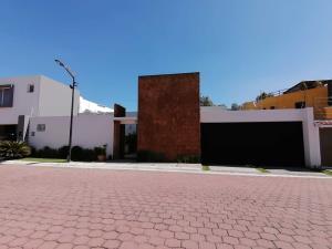 Venta casa de un nivel con jardín. Fracc El Lucero, atrás de Plaza San Diego Venta casa de un nivel con jardín. Fracc El Lucero, atrás de Plaza San Diego