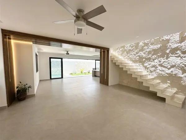Casa modernista con alberca en Vía Cumbres Cancún Casa modernista con alberca en Vía Cumbres Cancún