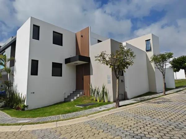 Lomas de Angelopolis casa Inteligente con Roof Garden y Recámara en PB Lomas de Angelopolis casa Inteligente con Roof Garden y Recámara en PB