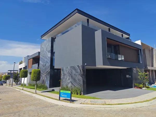 Casa PREMIUM en venta en Lomas de Ángelopolis, en esquina Casa PREMIUM en venta en Lomas de Ángelopolis, en esquina