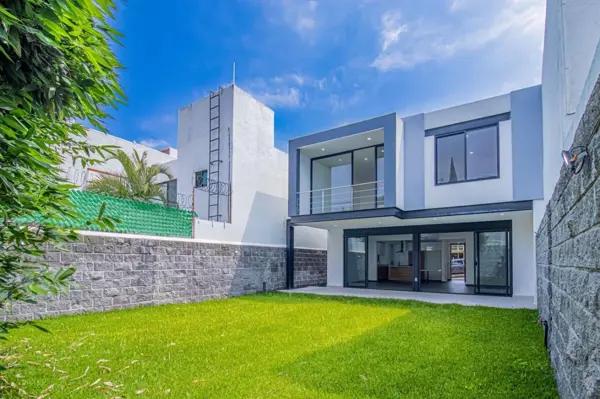 Casa en venta con jardín propio y vigilancia 24/7. Casa en venta con jardín propio y vigilancia 24/7.