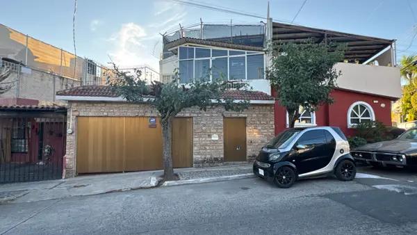 Casa en Venta en Zapopan: Lomas de Atemajac con Amplios Espacios y Excelente Ubicación Casa en Venta en Zapopan: Lomas de Atemajac con Amplios Espacios y Excelente Ubicación