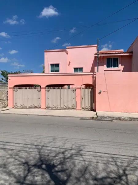 Casa en Venta en Mérida con Recámara en Planta Baja - Montes de Amé Casa en Venta en Mérida con Recámara en Planta Baja - Montes de Amé